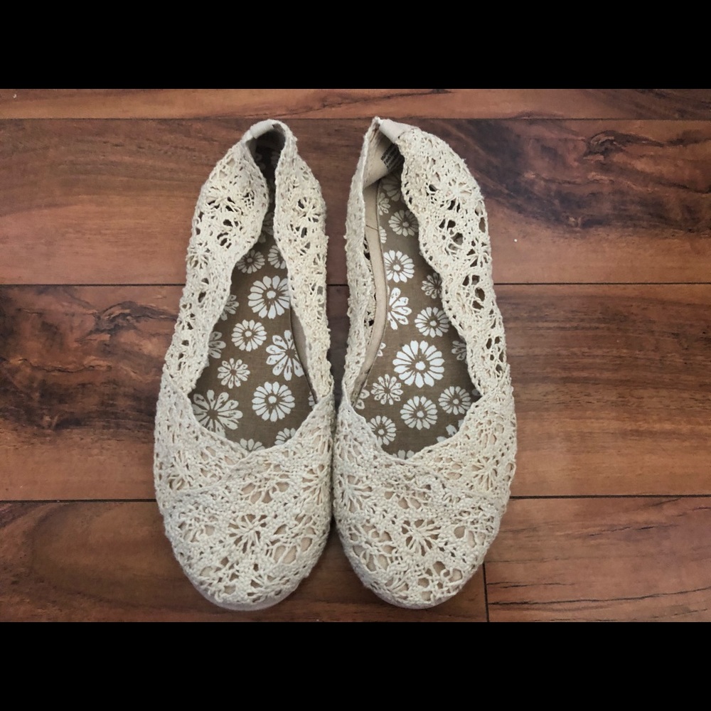 White Flats / Slip-ons